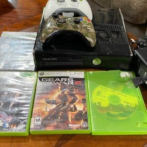 xbox 360 game console with games and 2‎ wireless controllers